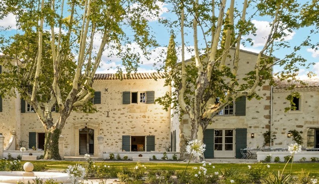 5 to 11BR/10BA House w Pool, AC, 30 acres, St Rémy area - fully serviced option