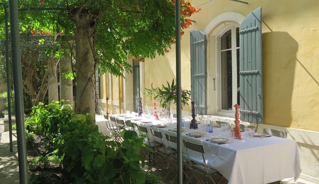 5 to 7 Bedrooms/5 to 6 BA Village House St Remy Area Heated Pool AC Renov!