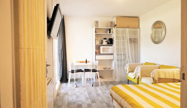 5 toits et mois Studio 2 pers Parking privatif Balcon et WIFI 10 mn plage et centre ville a pied