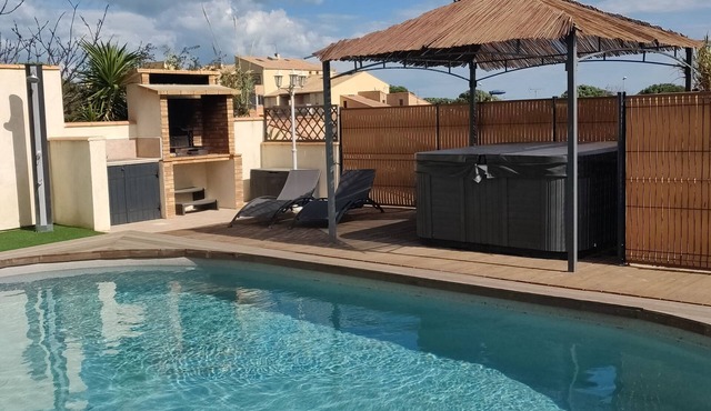 5* villa for 6 people, 200 m from the beach, heated pool with shelter, top-of-the-range spa