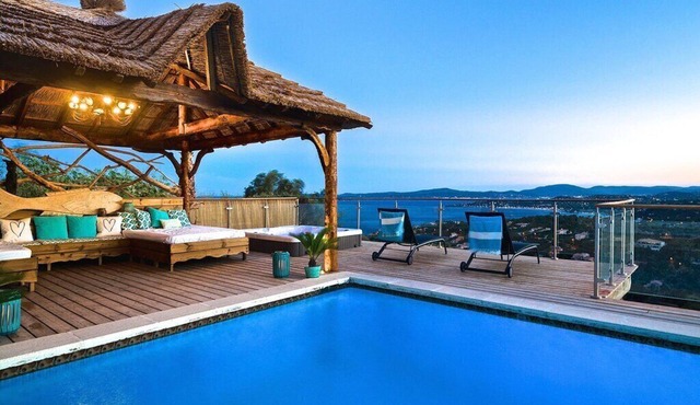 5* villa. Superb sea view. Heated swimming pool. Jacuzzi