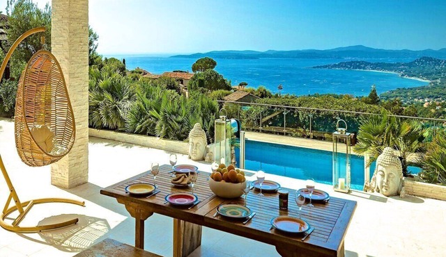 5* VILLA. Superb sea view. Heated swimming pool. Jacuzzi. Sauna