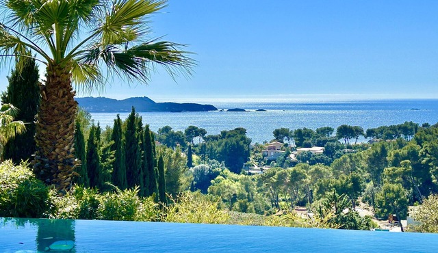 5* villa with breathtaking views of the Giens peninsula