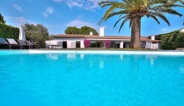 5* villa with private pool on prestigious estate