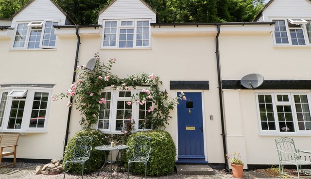 5 WYE RAPID COTTAGES, pet friendly, with a garden in Symonds Yat