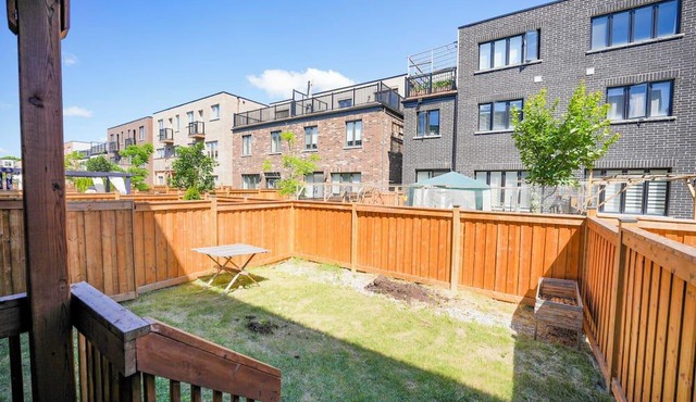 5-Year New 5-Bedroom Semi-detached House C lose To Downtown and, Fully Furnished