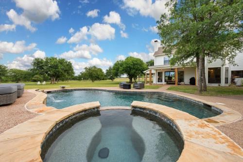 50 Acre Countryside Haven With Hiking Trails, Arcade & Pool