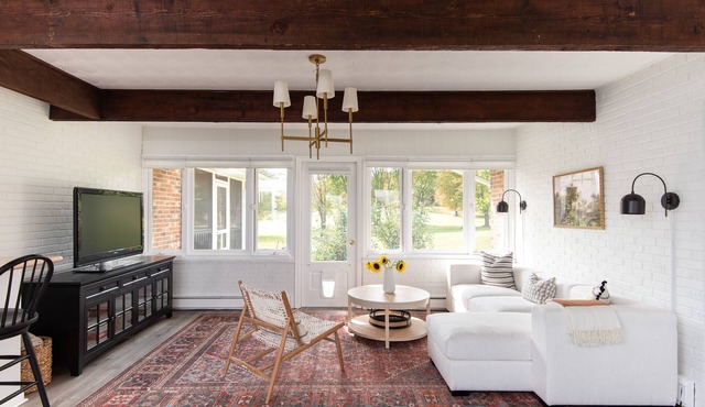 50-acre Farmhouse Getaway Oasis in VA Wine Country