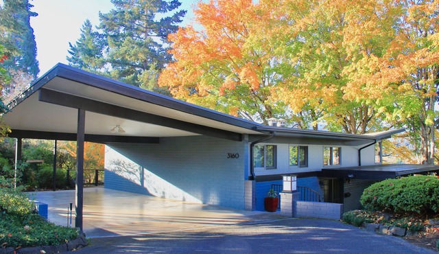 50% Discount for 1 week stay - view, hot tub, U of O