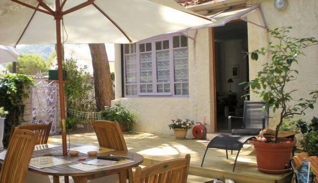 50 m from the sea, access in front of the house