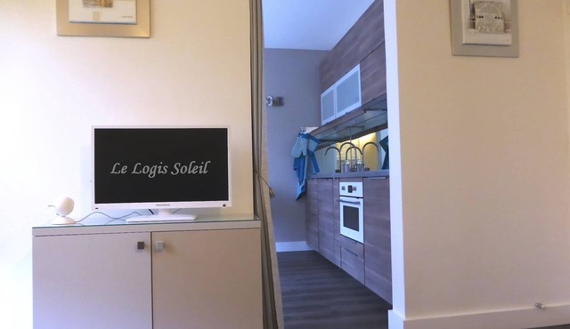 50 m from the Versailles castle park and 500 m from the shopping center Parly 2