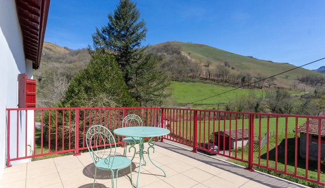 50 m² ground-floor apartment with mountain view, private terrace and Wi-Fi
