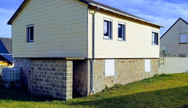 50 meters from the sea, do everything on foot