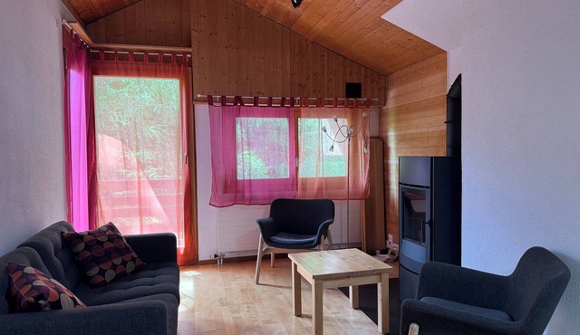 50 metres from the cable car, quiet, spacious apartment, parking and wifi.