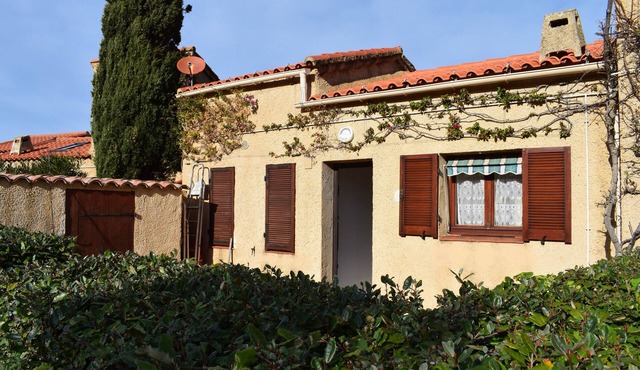 50 metres from the sea, single-storey bungalow for 4 people