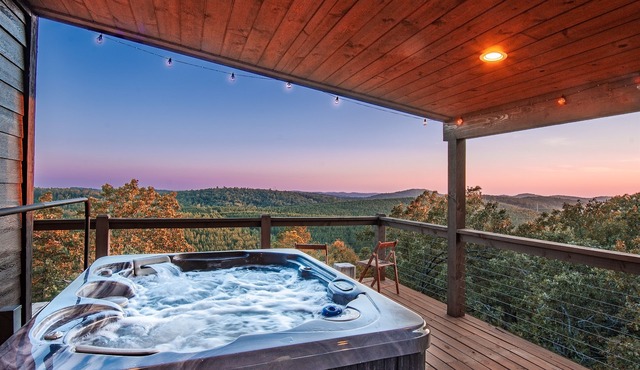 50 Mi Mtn Views! New Build! 2 Kings + Bunks! HotTub Slide Dinos PuttPutt