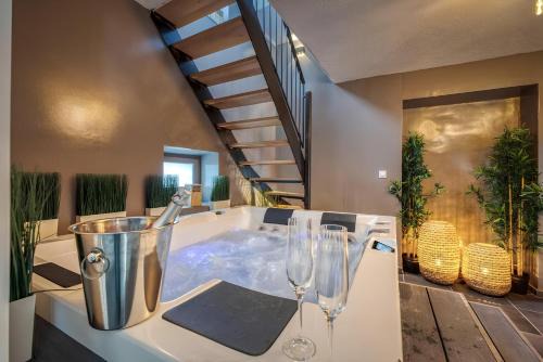 50 Nuances d'Amour - Jacuzzi/Massage/Cinéma