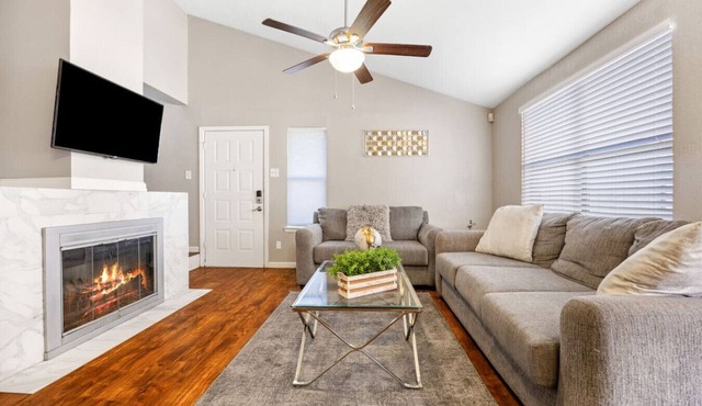 50% OFF The Executive`s Nest: 2BR Near Major Hubs