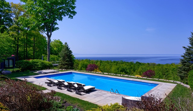 50' Pool, Hot Tub, 22 Acres Spectacular Georgian Bay Sunsets & Beach