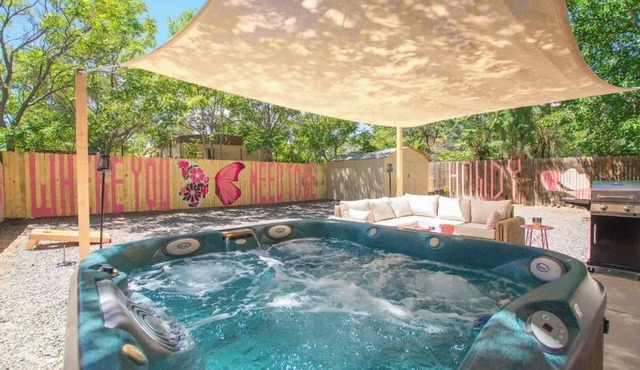 50 Shades of Pink+Hot Tub+ No Pet Fee