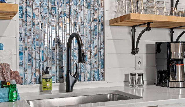 500 Feet to Beach, charming costal decor!