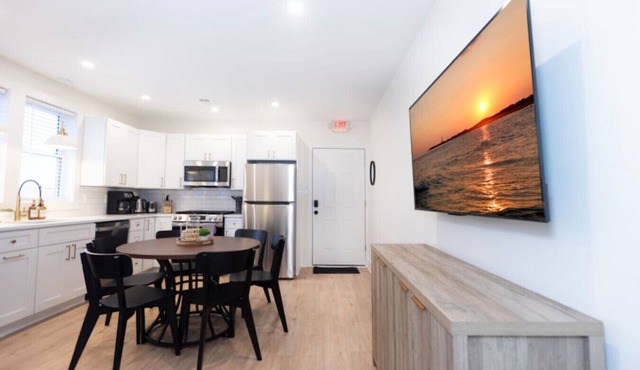 500 ft to boardwalk, 3 bdr condo
