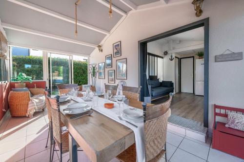 500 m de la plage, jardin, 4 adultes 1 enfant