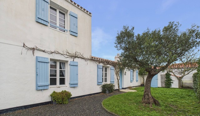 500 m from the beach, garden, house for 8