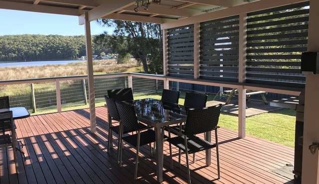 500 Metres from the Beach Lovely Cottage with Magnificent Lake View and Sunsets