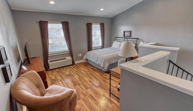 500 sq ft Suite w/Full Kitchen (2 Floors)