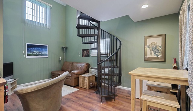 500 sq ft Suite w/Full Kitchen (2 Floors)