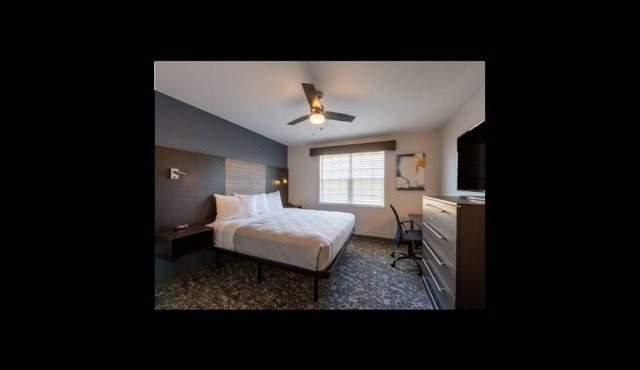 500+ Square Foot Suite -Apartment 3