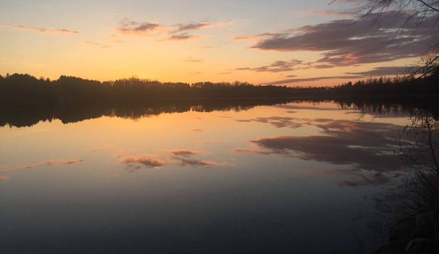 ★ 5000 SF Luxe Lakefront Home/Sports Court/Fire pit/Game Room/Fiber Internet ★