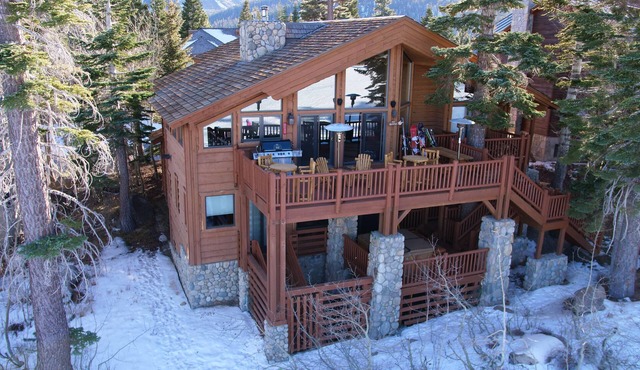 5000 Sq Ft Custom, Detached Ski-in, Ski-Out Private Home Directly on the Slope!