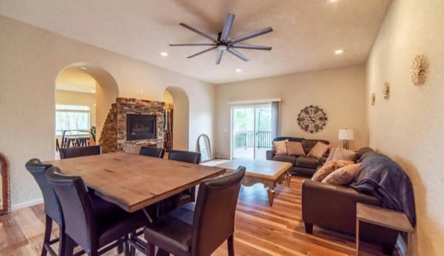 5000sqft W Indoor Hotub, Gameroom, Views & Private Suite!