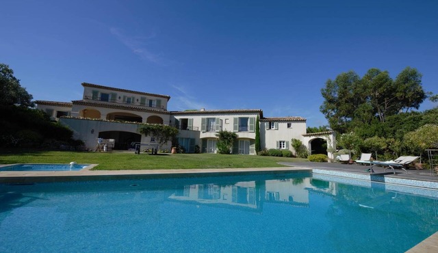 500m from sea, private tennis, pool and spa, open views, 4 acres, AC, 14 people