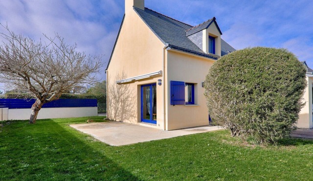 500m from the beach, house for 6 with garden