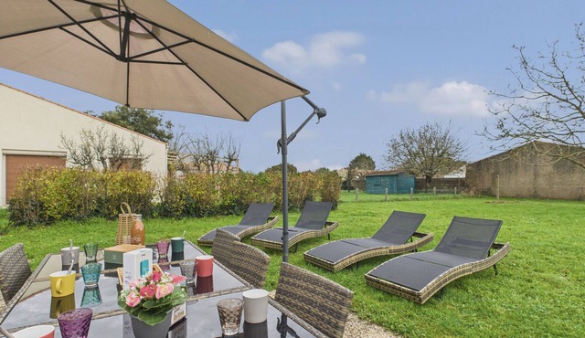 500m to beach, house with garden for 6