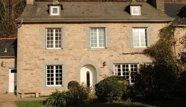 503 - Beautiful family home facing the beach