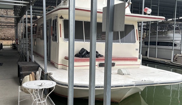 50ft House Boat on the Tennessee River!