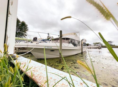 50ft Stationary House Boat