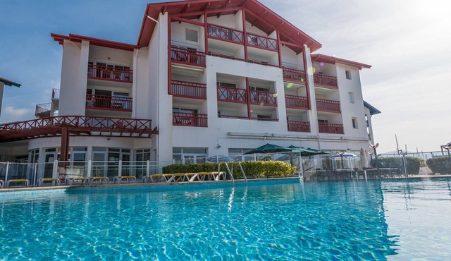 50m de la Plage! Studio pour 4 + Wi-Fi Gratuit