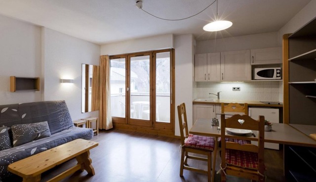 50m from resort center, 3rd floor, view mountain, balcony, 24m², Brides Les Bains