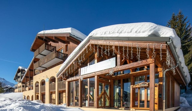 50m from resort center, swimming pool, balcony, parking, tv, ski locker, 65m², Valmorel