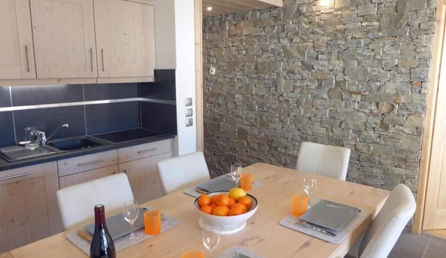 50m from ski slopes, 4th floor, balcony, parking, tv, ski locker, 57m², Champagny-en-Vanoise