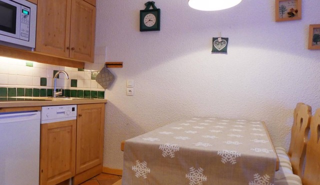 50m from ski slopes, 1st floor, view limited, balcony, 30m², Méribel-Mottaret