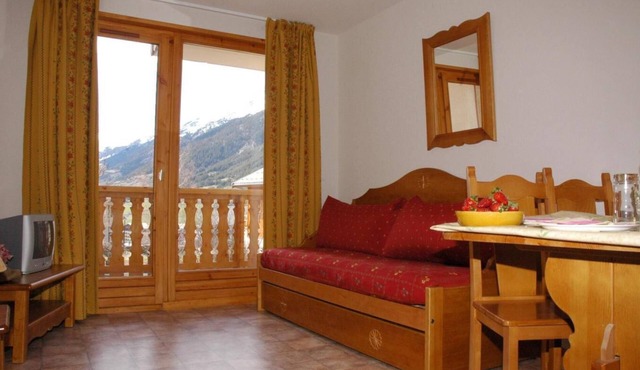 50m from ski slopes, view mountain, balcony, parking, tv, ski locker, 35m², Val Cenis