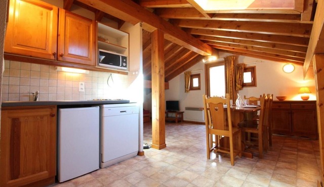 50m from ski slopes, 3rd floor, view village, balcony, parking, tv, ski locker, 38m², Val Cenis