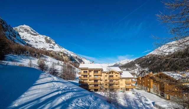 50m from ski slopes, 5th floor, fitness, swimming pool, sauna, hammam, balcony, tv, ski locker, 78m²