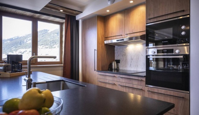 50m from ski slopes, fitness, swimming pool, sauna, hammam, balcony, fireplace or stove, tv